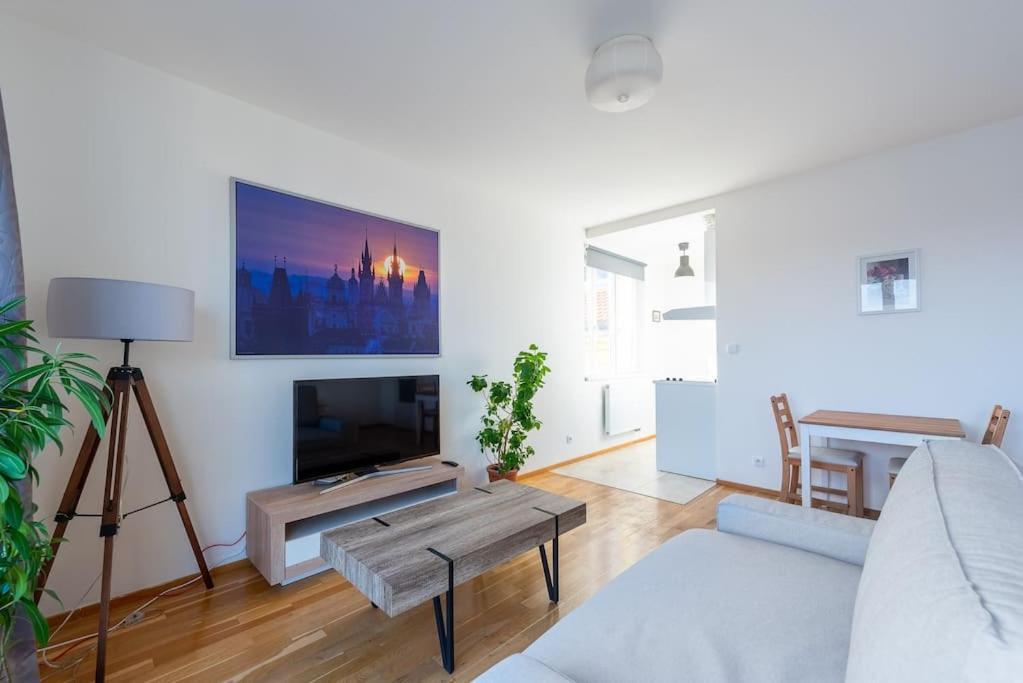 Sunny Safron Apartment Prague Exterior photo