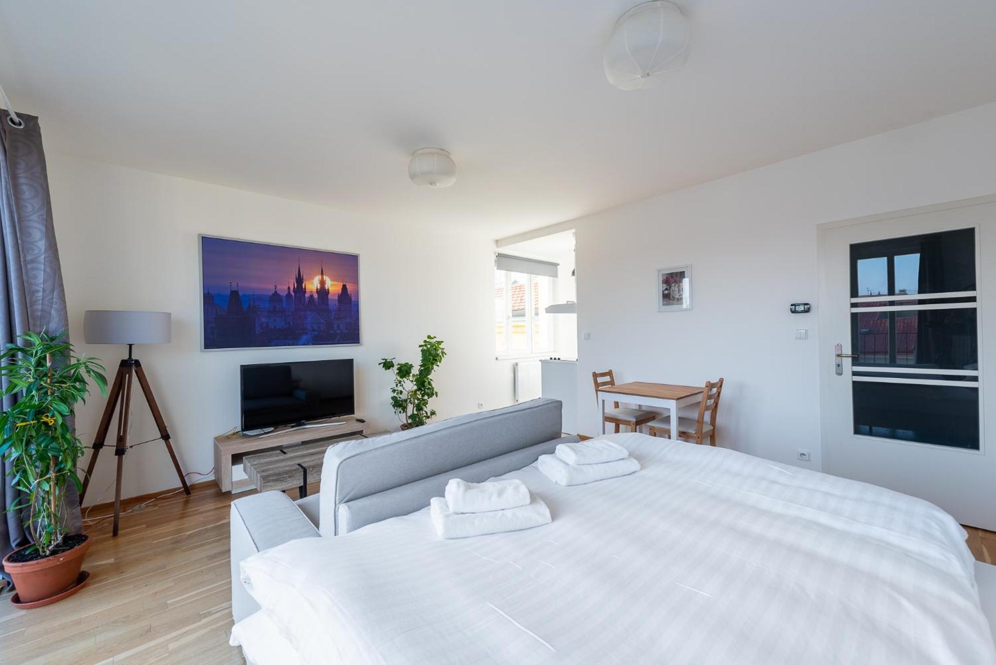 Sunny Safron Apartment Prague Exterior photo
